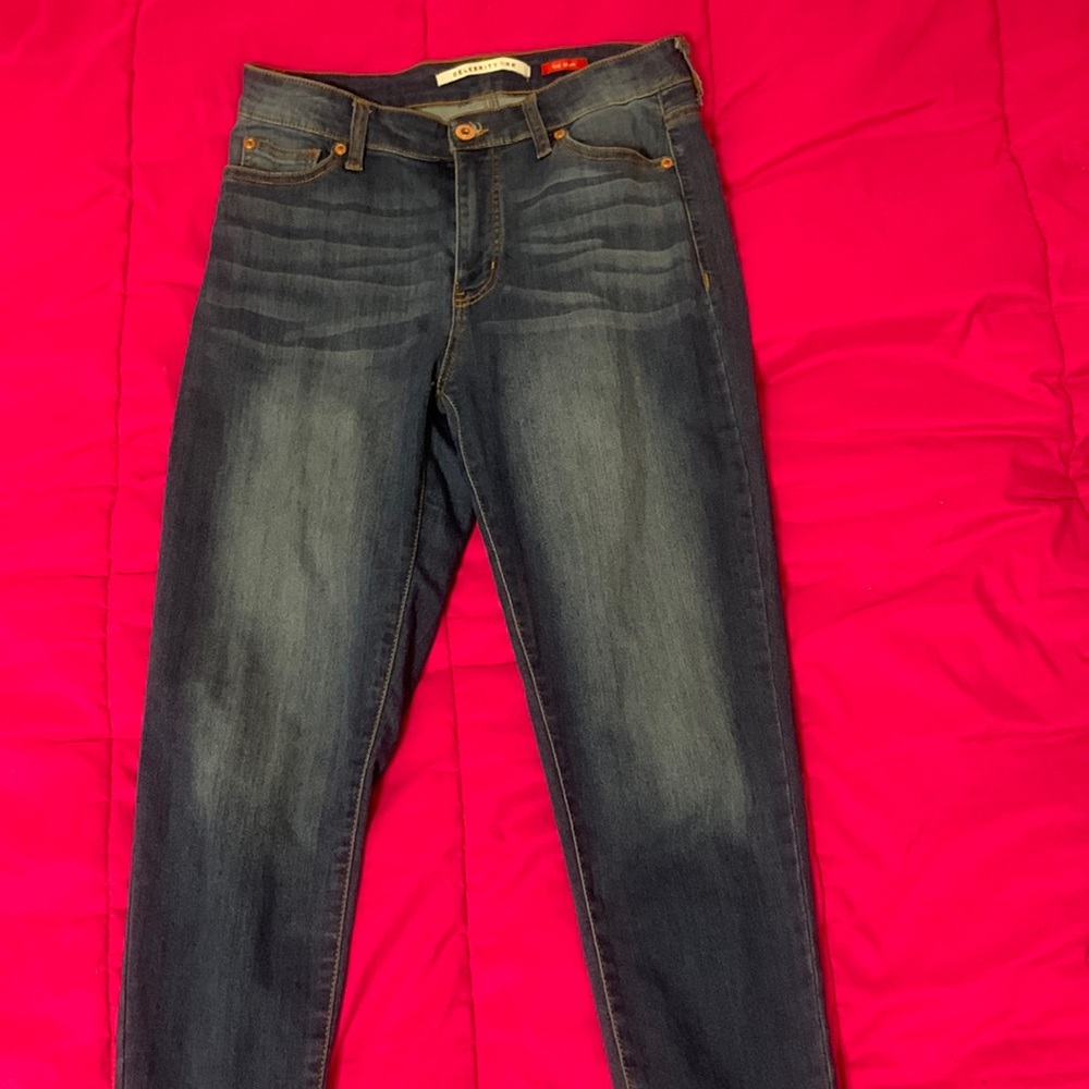 Celebrity pink, size 11/30